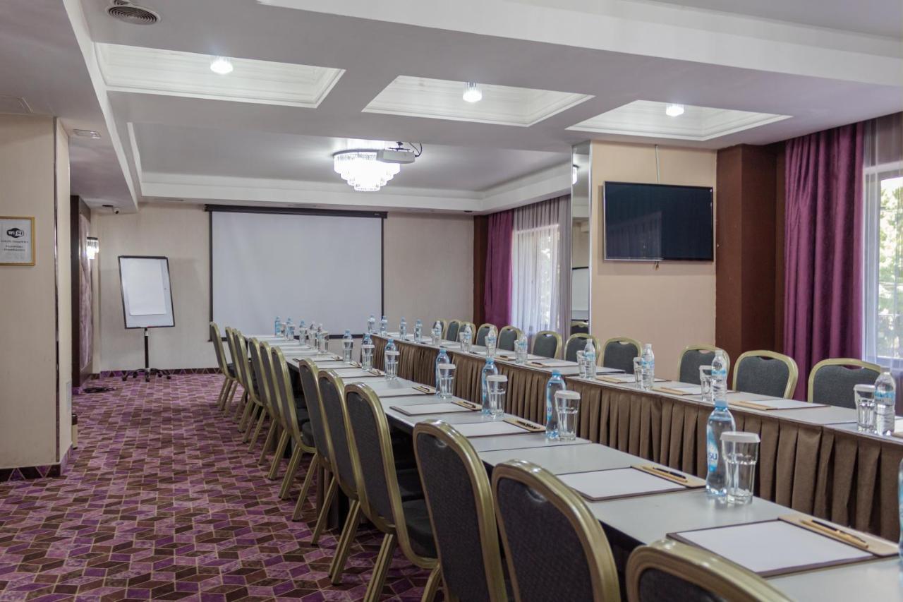 Orient Hotel Biškek Exteriér fotografie